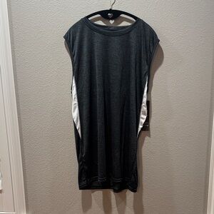 🖤🤍 Reset Black & White Sleeveless Top – Size 2XL 🤍🖤